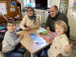 Grootouders op bezoek in de klas