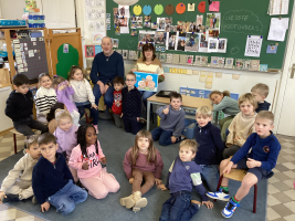 Grootouders op bezoek in de klas